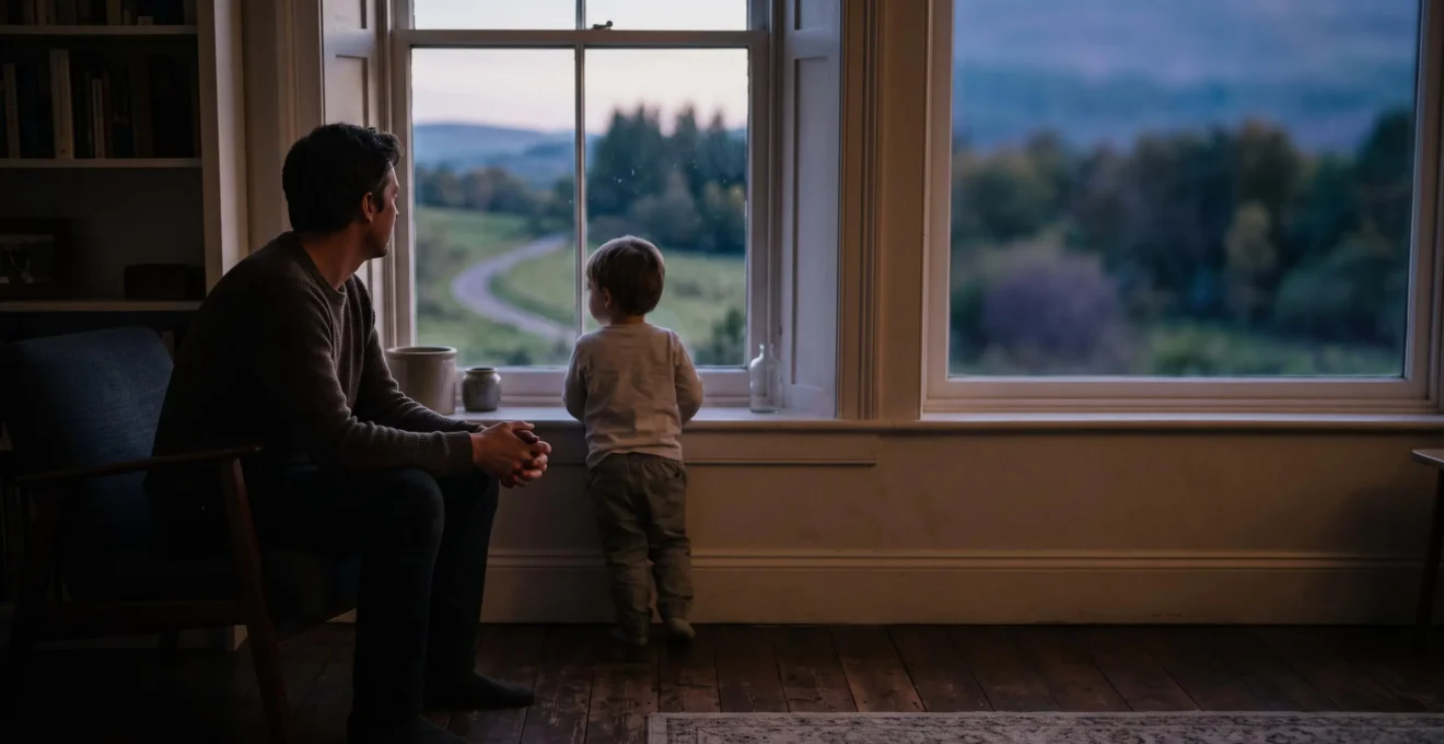 Silhouette d'un adulte et d'un enfant observant un paysage mental symbolisant la diversité des fonctionnements neurodéveloppementaux